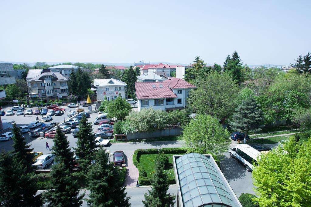 Hotel Dumbrava Bacău Buitenkant foto